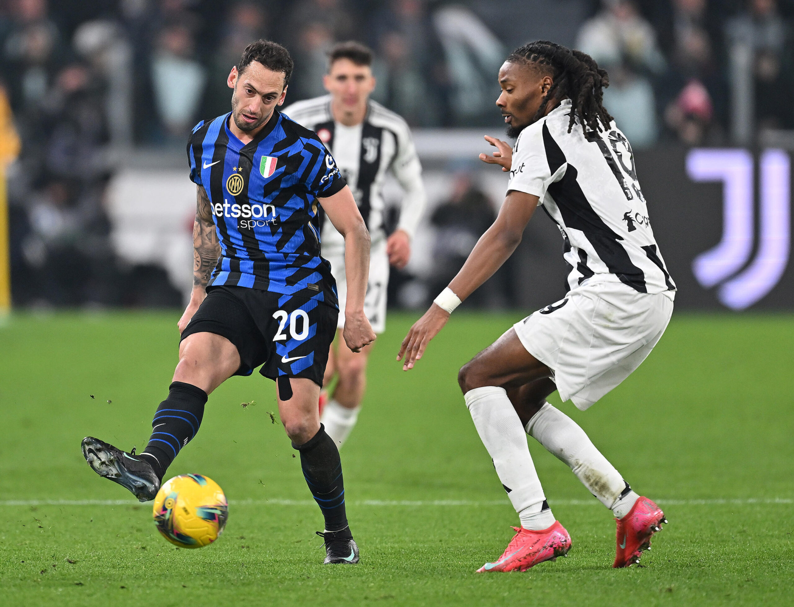 Hakan Calhanoglu 